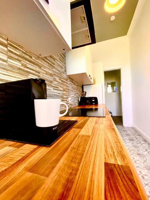 Anchored Homely Apartment In Historic Centre Paisley Bagian luar foto